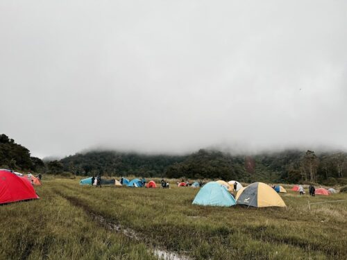 https://hilltopcamplembang.com/tempat-camping-di-lembang-bandung-murah/