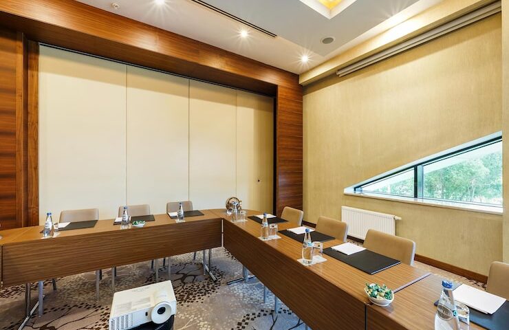 Pesan ruang meeting murah Jakarta