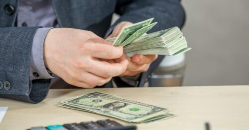 Biar Uang Pensiun Tak Cepat Habis! Gunakan Layanan Perbankan Ini